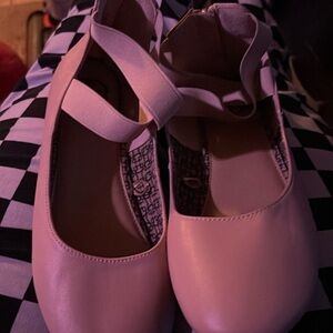 ⭐️ Girl dress shoes (Daisy Fuentes brand) size 3